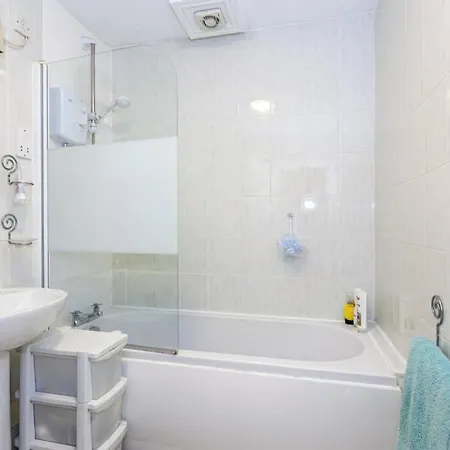 Beautiful Riverside 2 Bed * Leeds (West Yorkshire)