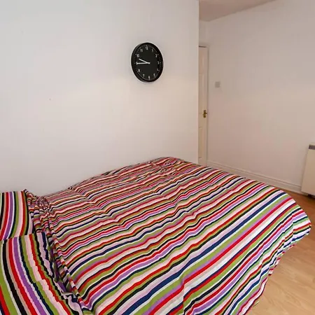 Beautiful Riverside 2 Bed Apartmán