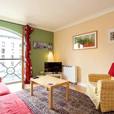 Beautiful Riverside 2 Bed Apartment Leeds (West Yorkshire)