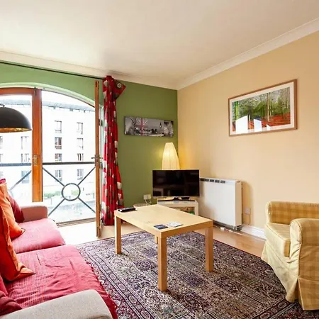 Apartment Beautiful Riverside 2 Bed